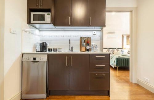 Ivanhoe House | VAQUAY Little Audrey Guesthouse In Ivanhoe