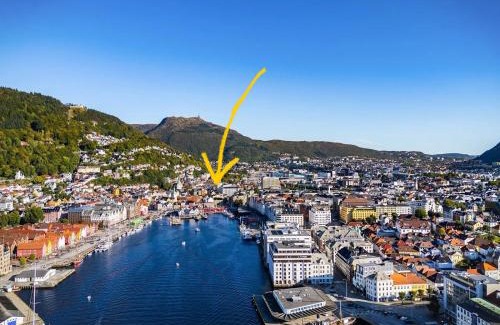 Sentrum Villa | Varmt og hjemmekoselig Bergenshus med 2 leiligheter - i rolig smau i hjertet av Bergen