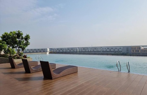 Cikarang Apartment | Vasanta Innopark Apartement, 1 bedroom with infinity pool, gym & Onsen