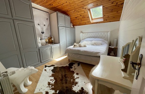 Cier-de-Luchon House | Vast contemporary residence with billiard table and blanéo bathtub