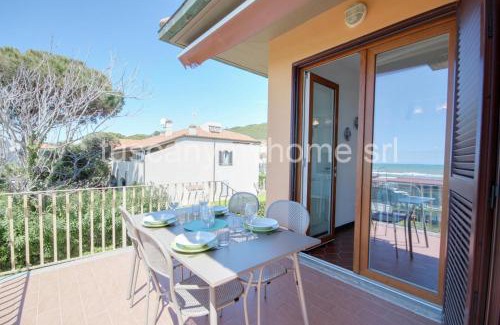 Castiglione della Pescaia Apartment | Vela, terrazza sul mare, 2 camere, clima e posto auto a soli 50 m dal mare! by Alfareal