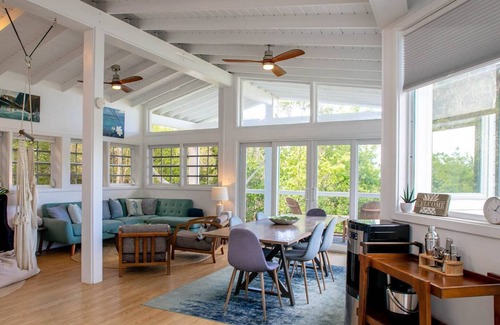 Bordeaux Mountain House | Vela Vista ~ Stunning 5BR/3BA with Views & Pool!