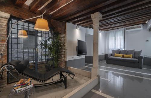Castello Apartment | Venetian Canal View
