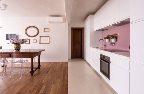Santa Croce Apartment | Venetian Palace Mauve Apartment on the Grand Canal