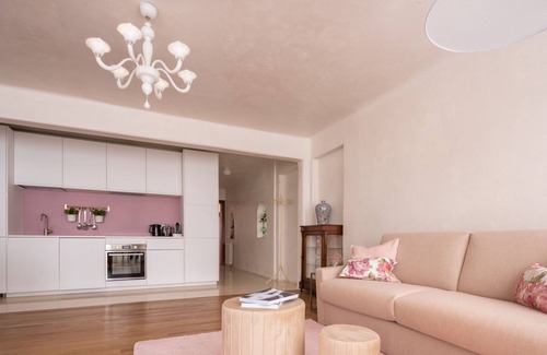 Santa Croce Apartment | Venetian Palace Mauve Apartment on the Grand Canal