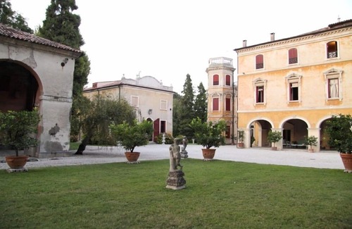 Este House | Venetian Villa fully staffed with private pool, tennis court in 3 hectar garden