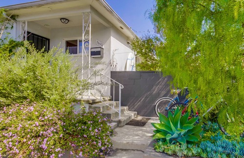 Venice House | Venice 2bedroom front house - Best In Comfort, Location And Price