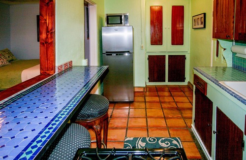 Venice Apartment | Venice Beach Oceanside Sanctuary ~ Steps to Beach! with Parking, BBQ, Cabana