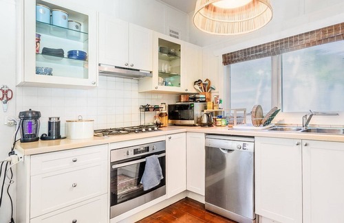 Pretty Beach Central Coast House | Venice Cottage - Pet Friendly