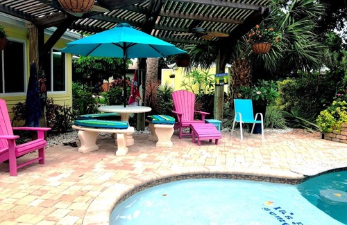 South Venice House | "Venice-Eden Lagoon House" A Salt Water Pool and Spa Oasis