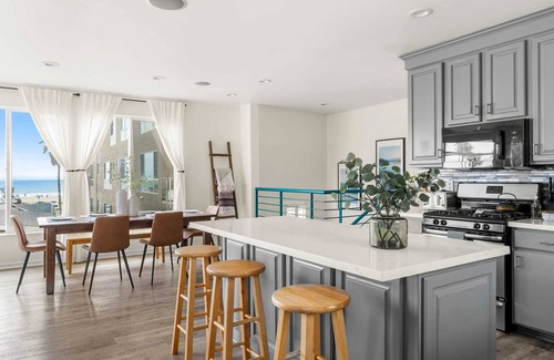 Venice Canals House | Venice Oceanview Home | Balcony | Steps to Beach