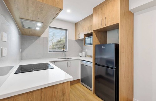 Mangere House | Ventura Escape Townhouse with Parking and Patio