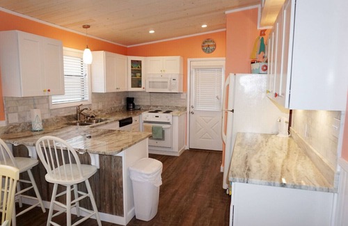 Lower Grand Lagoon House | Venture Out #41 Gulf Loop 2bd, 1ba WITH GOLF CART!