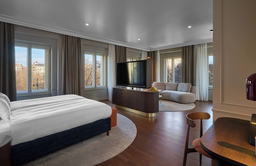 Belvaros - Lipotvaros Hotel | Verno House Budapest, Vignette Collection by IHG
