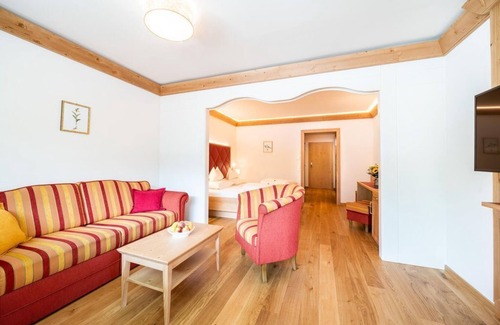 Bad Kleinkirchheim House | Verwöhn-suite 50-60 m²/Zirbe - Thermenwelt Hotel Pulverer