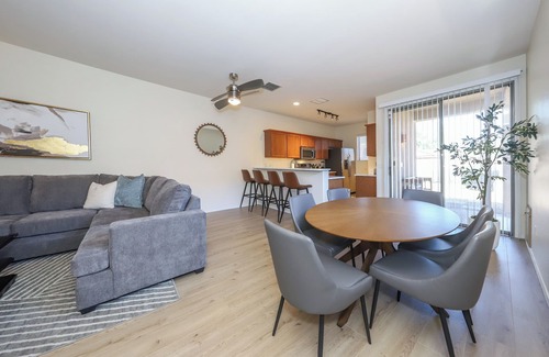 Riverside Crossing House | VERY CLOSE TO GREAT RESTAURANTS 5 MIN TO TUC MALL AND 10 MIN TO LA ENCANTADA.