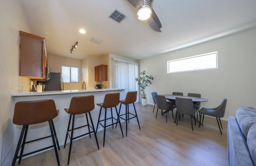 Riverside Crossing House | VERY CLOSE TO GREAT RESTAURANTS 5 MIN TO TUC MALL AND 10 MIN TO LA ENCANTADA.