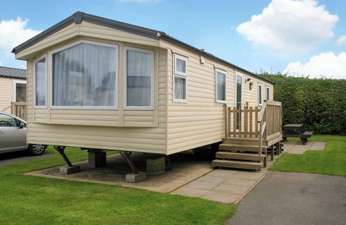 Mappleton House | Very comfortable, modern and contemporary caravan with one double and two twin.