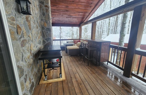 Beech Mountain Cabin | Very Comfortable Beech Stone Cabin, Cozy All Stone, Wood Cabin on Beech Mountain