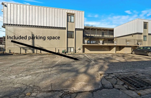Westport Condo | Very Cool Spacious Quiet Apt In KC's Best Location