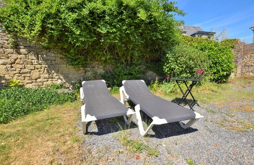 Avranches House | Very nice old house with a quiet garden.