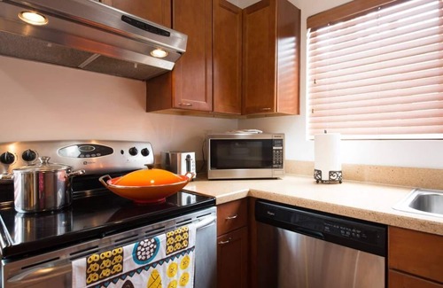 North of Wilshire Apartment | Very spacious 2 bedrooms + 2 bathrooms in Prime Santa Monica + free parking