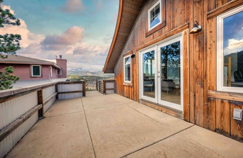 Nederland Ski Chalet | Very spacious vaulted ceiling 1-bdrm Chalet in Ned, 10 min from skiing, Views