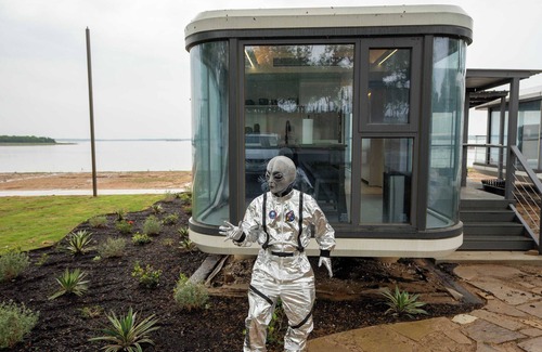 Bridgeport House | Vessel 7 - Designer Vessel by the Lake | Fire Pit Backyard Wi-Fi Ready