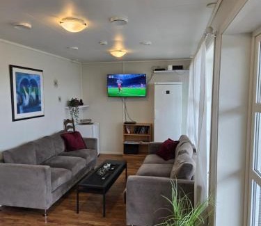 Vigra Hotel | Vestavind hytter og rom AS