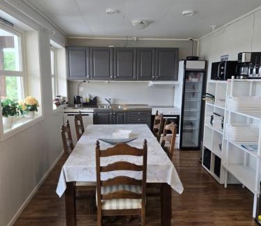 Vigra Hotel | Vestavind hytter og rom AS