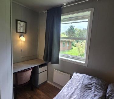 Vigra Hotel | Vestavind hytter og rom AS