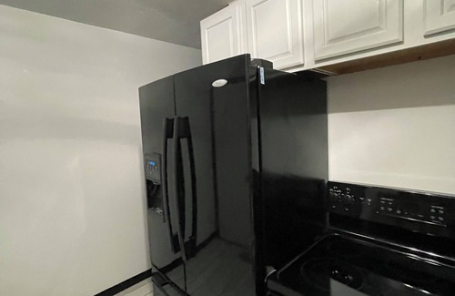 Clarksville Apartment | Veteran Family Stay sleeps7 2 miles jto food/shops/post Park work truck