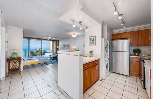 Kahana Condo | VI 902 BeachFront Condo w Sunset Ocean Views Pool