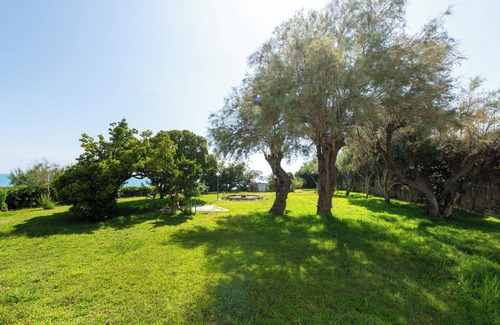 Anzio Villa | Via Ardeatina 107 - Five Bedroom Villa, Sleeps 10
