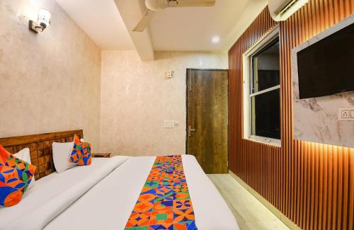 Munirka Hotel | Via Blu Lagoon Inn- Max Super Speciality Hospital and Select Citywalk Mall