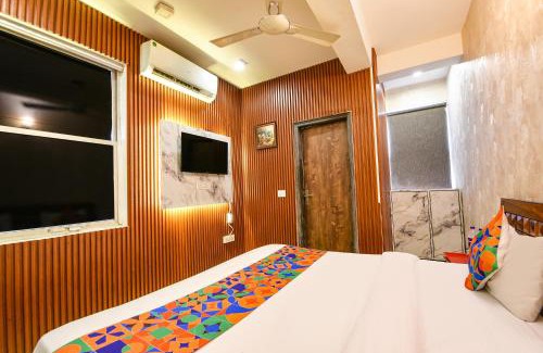 Munirka Hotel | Via Blu Lagoon Inn- Max Super Speciality Hospital and Select Citywalk Mall