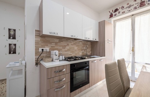 Bagnoli Apartment | Via Diomede Carafa 58