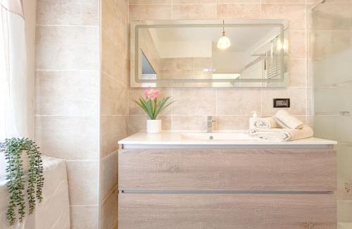 Sestri Ponente Apartment | [Via Sestri] - Centro - Aeroporto - WiFi