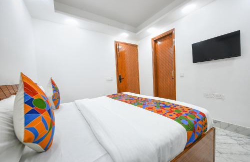 Sainik Farm Hotel | Via The Cozy Cloud