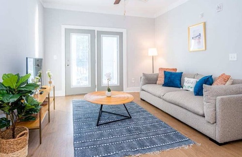 Morrisville Apartment | Viagem Stunning 2BR with Pool, Patio & Gym