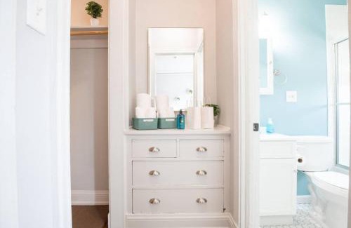 Peoria Apartment | VIBES ON MAIN - Modern Chic Studio in Downtown