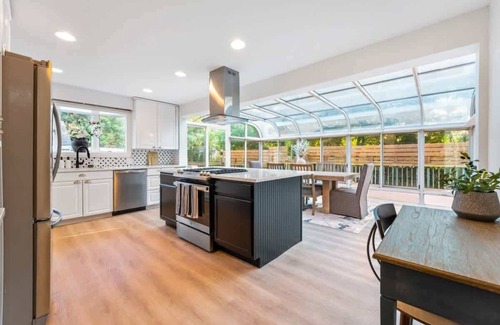 Elmhurst House | Vibey 3BR w/Tons of Light | LCP Collection