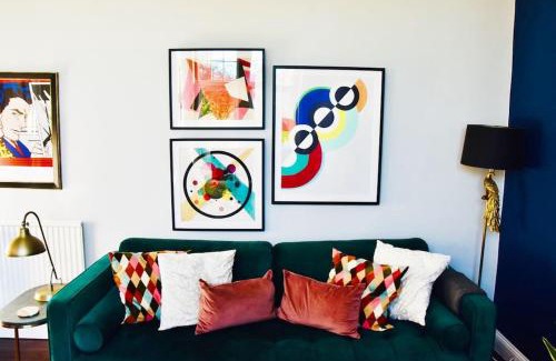 Dunfermline Apartment | Vibrant 1BD flat with Garden in Dunfermline, Fife