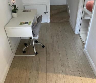 Northumberland Park Apartment | Vibrant 3BR Tottenham Home, private garden WiFi parking free on request