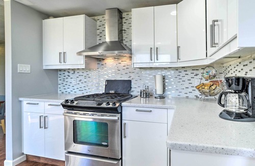 Montgomery Park House | Vibrant ABQ Adobe Den: Mtn Views, Walk to Park!