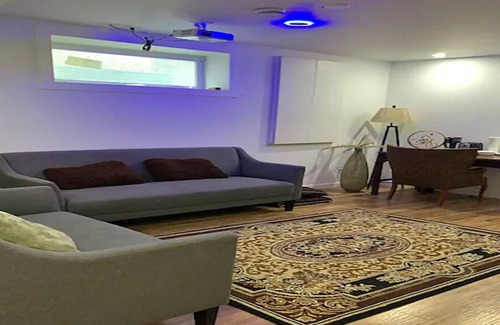 Regina House | Vibrant and Cozy Home In Harbour Landing Area