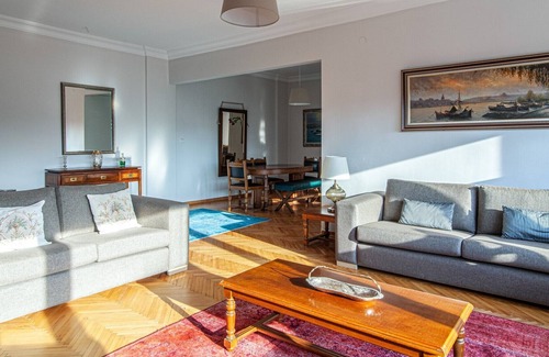 Etiler Apartment | Vibrant Flat next to Etiler Metro Station