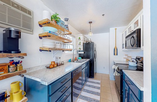 Polson Condo | Vibrant retreat with furnished patio - across the street from Flathead Lake