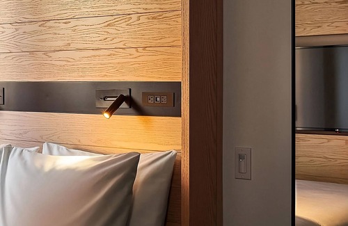 Washington Heights Hotel | Vibrant Stay in New York! Short Drive to Metropolitan Museum of Art