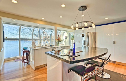 Sterling House | Vibrant Sterling Lakefront Lodge w/Kayaks